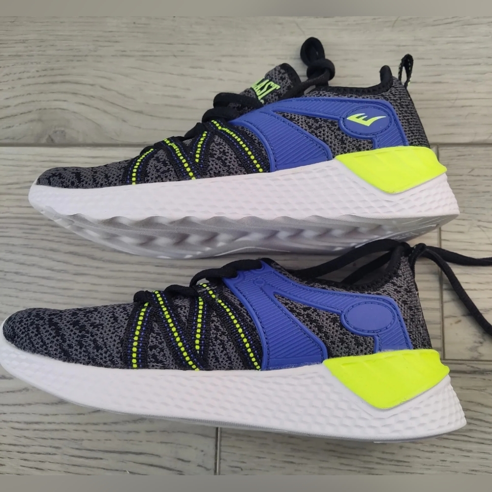 Kids Sz 1 New Everlast sneakers. No flaws, no tags unisex